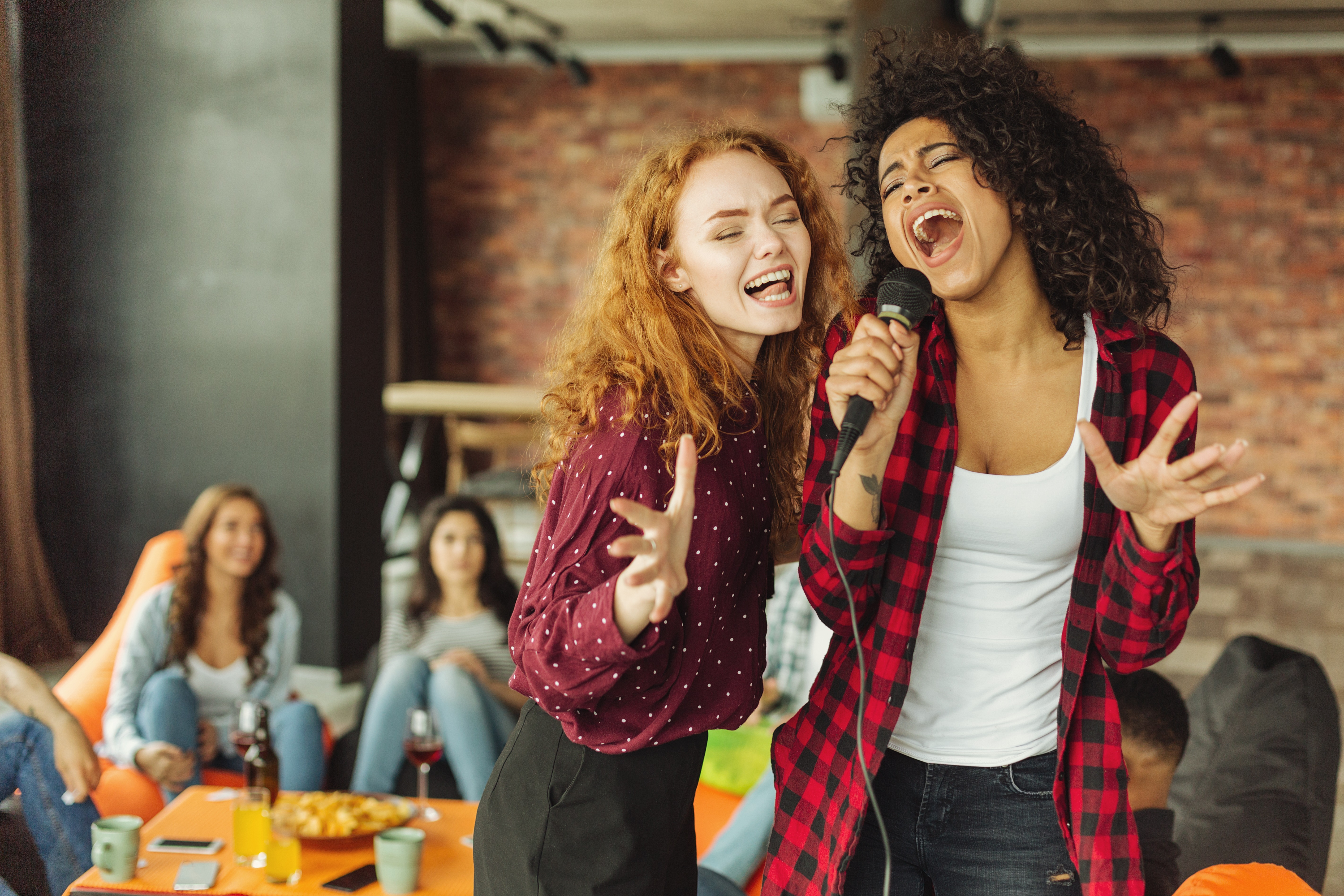Happy,Friends,Singing,Together,At,Home.,Karaoke,Party,Concept Happy,Friends,Singing,Together,At,Home.,Karaoke,Party,Concept