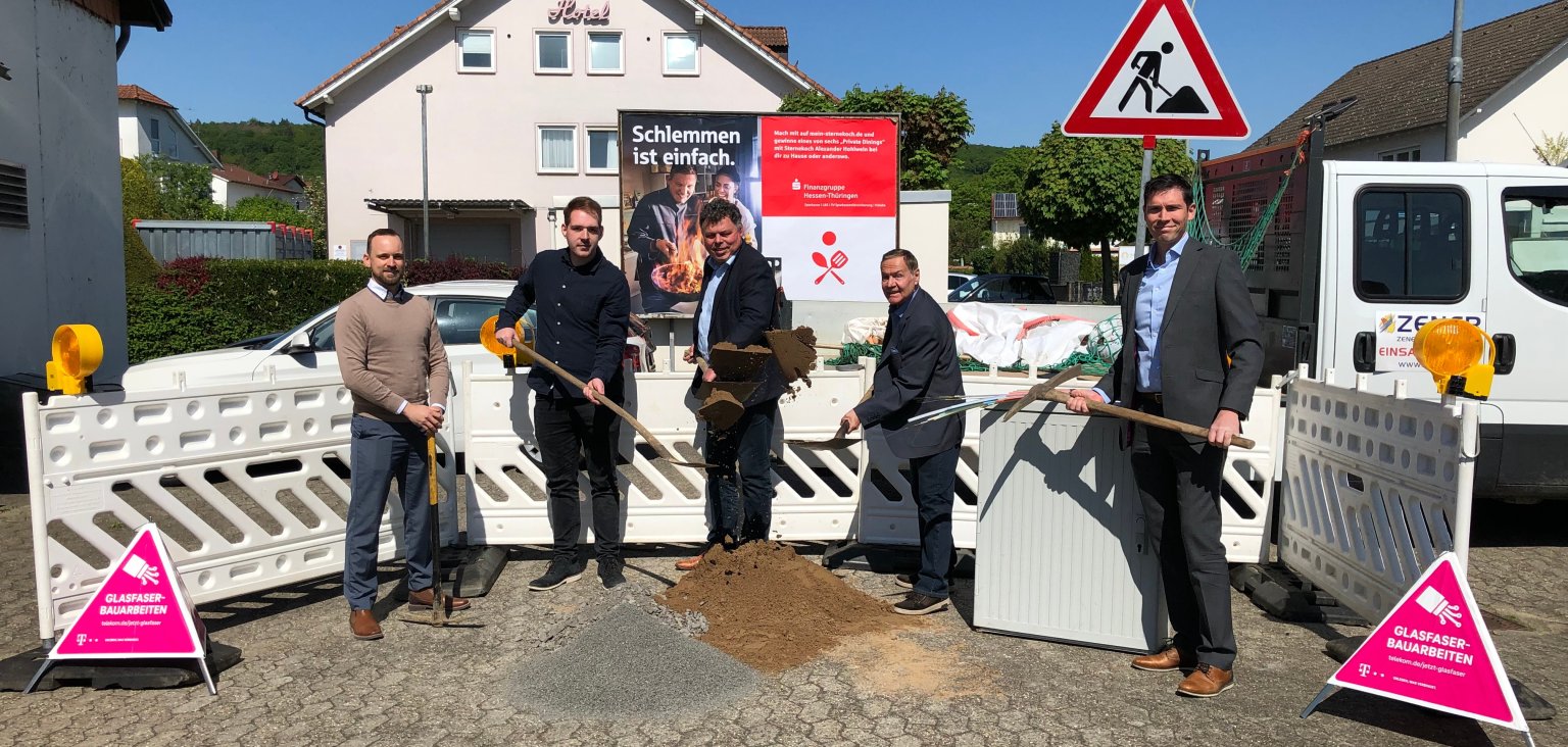 Spatenstich für den Glasfaserausbau in Rosbach vor der Höhe Stadt Rosbach vor der Höhe Spatenstich für den Glasfaserausbau in Rosbach vor der Höhe Stadt Rosbach vor der Höhe