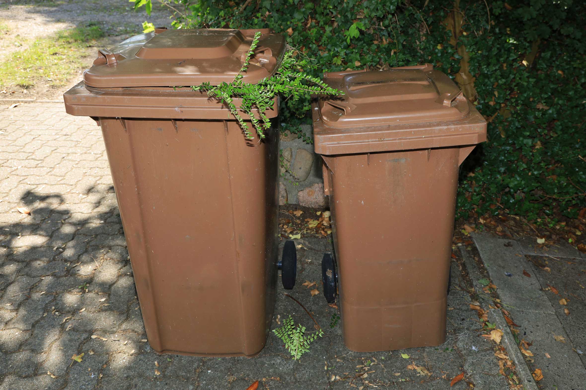Two,Brown,Composting,Bins,,German,Recycling,System,,Germany Two,Brown,Composting,Bins,,German,Recycling,System,,Germany
