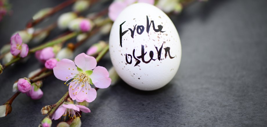 Frohe,Ostern,-happy,Easter.easter,Egg,With,Flowers