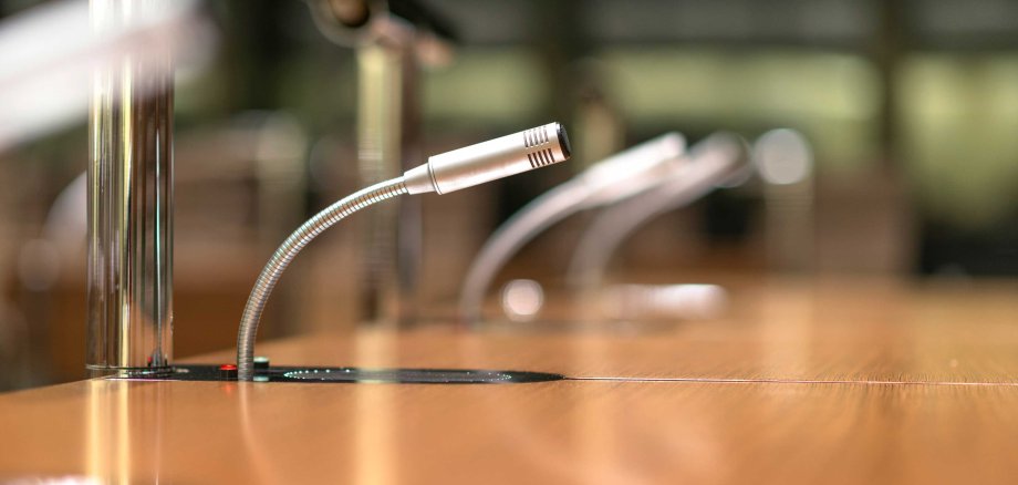 Isolated,View,Of,A,Microphone,In,The,Front,Of,A