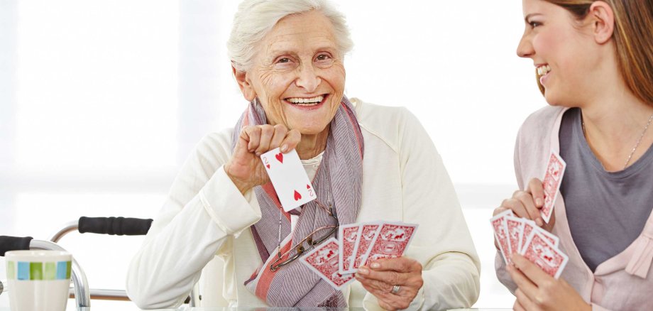 Young,Woman,Playing,Cards,With,A,Happy,Elderly,Woman,In