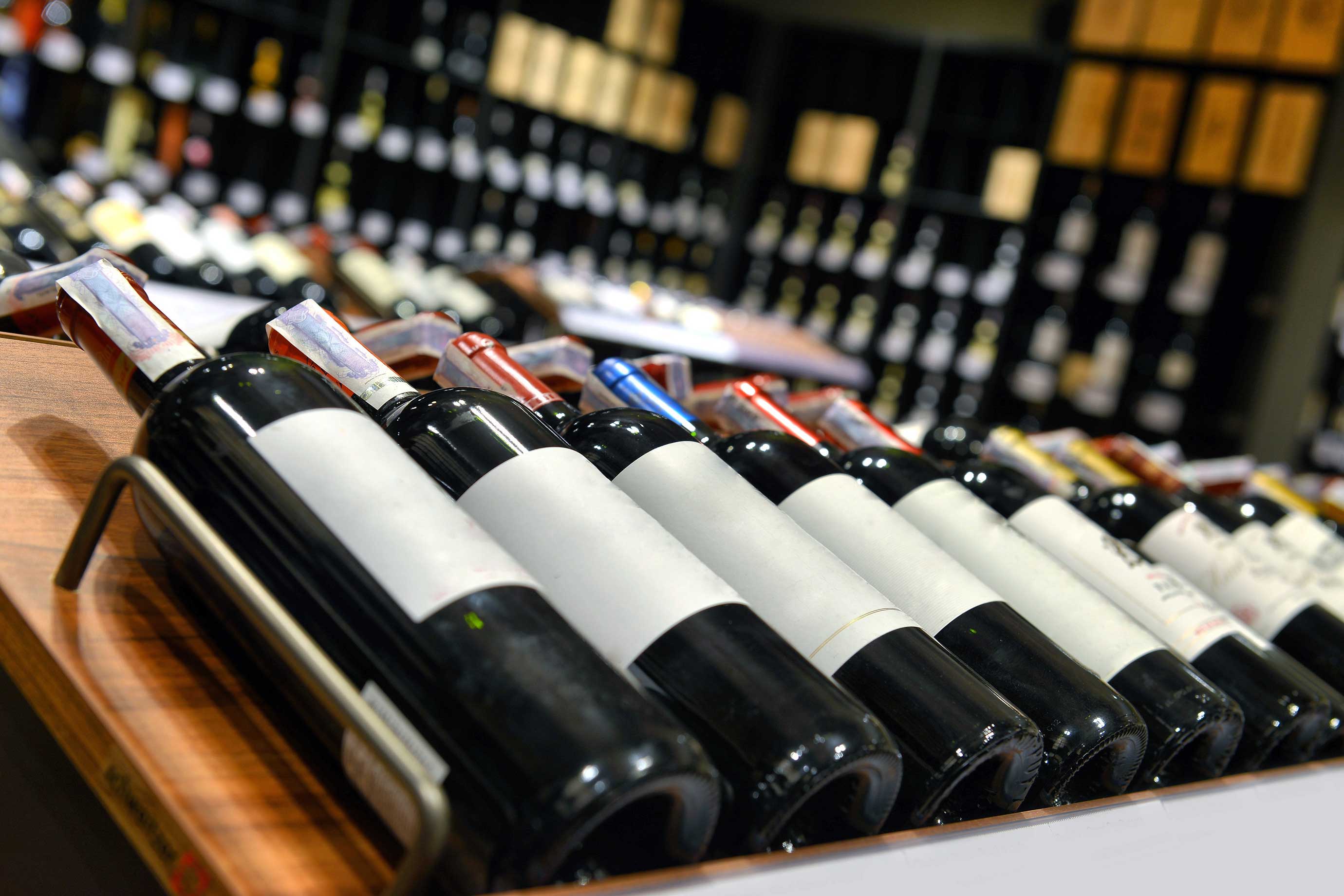 Red,And,White,Wine,In,Bottles,In,Wine,Shop Red,And,White,Wine,In,Bottles,In,Wine,Shop