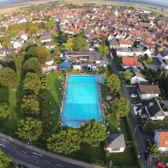 Schwimmbad in Rodheim