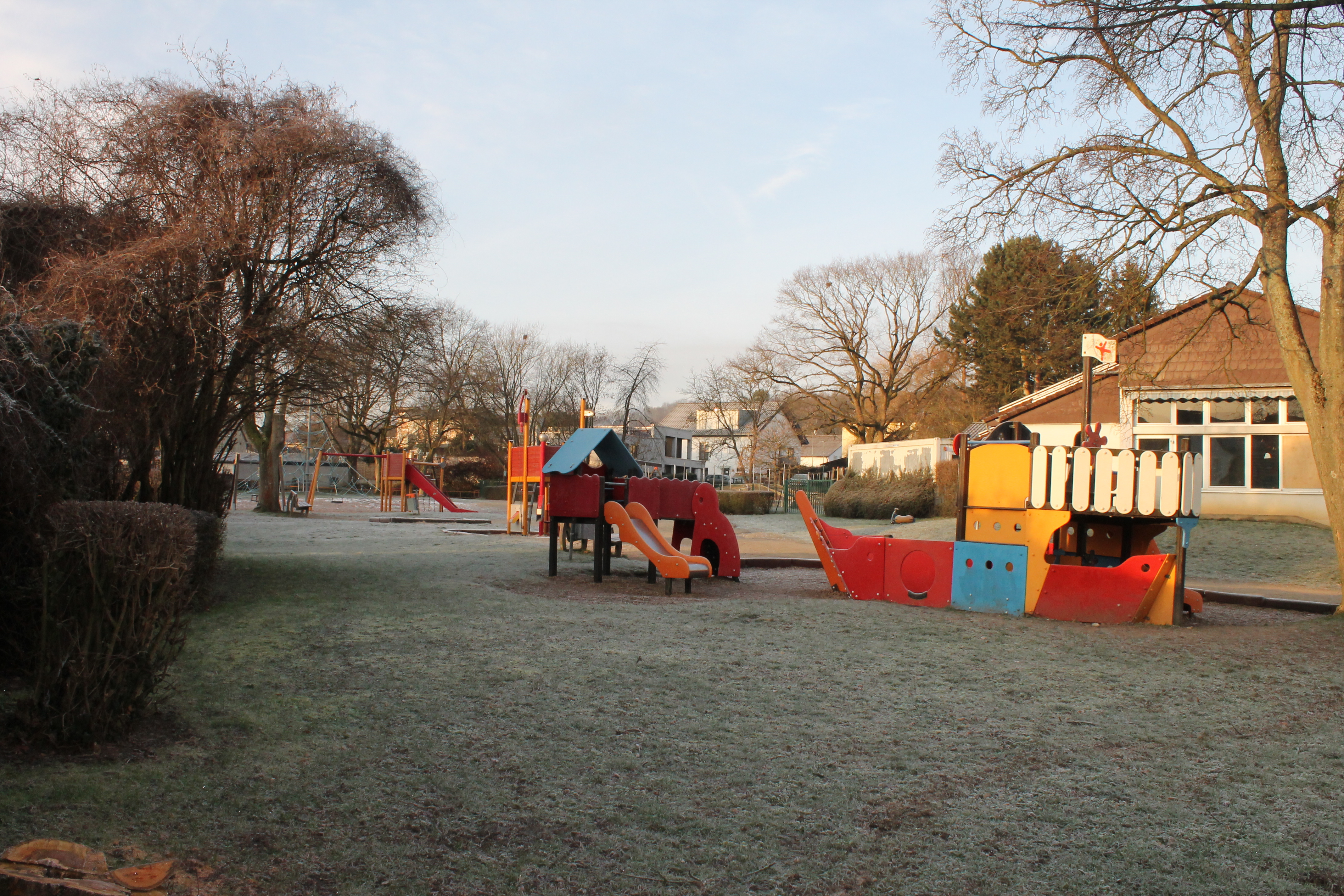 Spielplatz "Gebrüder-Grimm-Straße" Spielplatz "Gebrüder-Grimm-Straße"