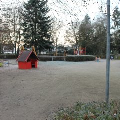 Spielplatz hinter d. Teichanlage, Taunusstraße